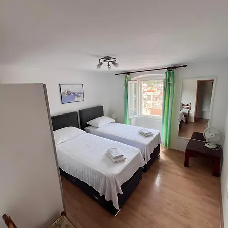 Tudor Nikola Apartment *