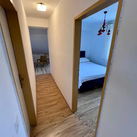 Tudor Nikola Appartement *