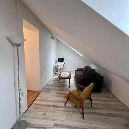 Tudor Nikola Appartement *