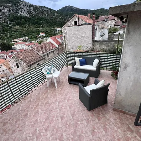 Tudor Nikola Appartement *